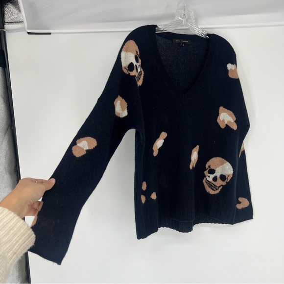 Skull Cashmere 100% Cashmere Navy Leopard Lightweight Knit V Neck Sweater Small - Picture 3 of 8